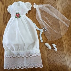 Vintage Fashion doll dress white lacy wedding veil shoes hanger Hong…